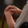 Personne âgée vue de dos