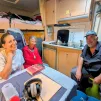 Fiona Lauriol et ses parents dans leur camping-car