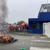 Les salariés de l'usine Michelin se sont mobilisés, ce matin, devant les grilles du site de Vannes. ©RCF Sud Bretagne