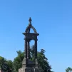 Statue dite du "casque" au sommet du plateau de Gergovie