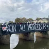Environ 80 agriculteurs étaient réunis ce mercredi 20 novembre 2024 vers midi sur le pont de Verdun à Angers (maine-et-Loire) pour dire non à l'accord commercial avec le Mercosur © Lou Rembault pour RCF Anjou
