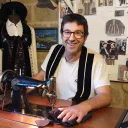 Mickaël Malestroit taille et brode des costumes bretons à Noyal-Pontivy @ Christophe Pluchon, RCF 2024