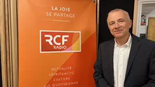 Henri Sors dans le studio de RCF Isère - Octobre 2024