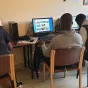 L'Ecole Alternative des Monts d'Arrée à Pleyber-Christ forme les jeunes exilés à l'informatique @ Christophe Pluchon, RCF 2024
