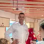 Alexis Hanquinquant s'est livré avec beaucoup d'humour aux enfants du CHU de Rouen.