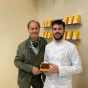 Gilles Brochard en compagnie du chocolatier William Artigue / DR