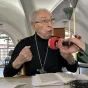 Portrait de Monseigneur Albert Houssiaux en interview 